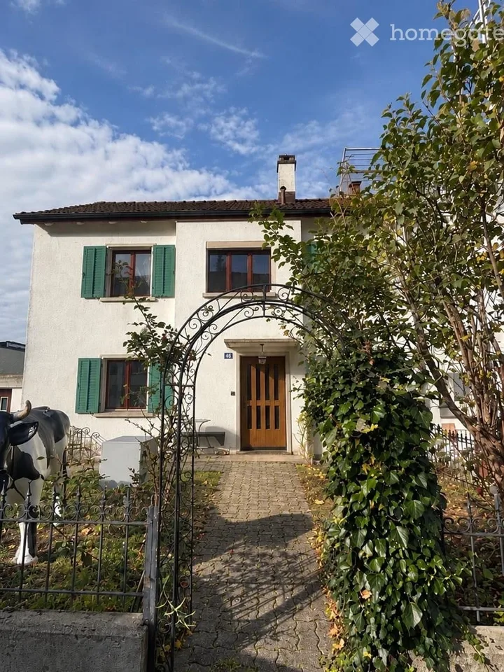 Charmantes 5-Zimmer-Haus mit grossem Garten in ruhigem Familienquartier – Foto 3 von 15