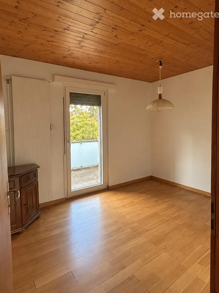 Charmantes 5-Zimmer-Haus mit grossem Garten in ruhigem Familienquartier – Foto 11 von 15