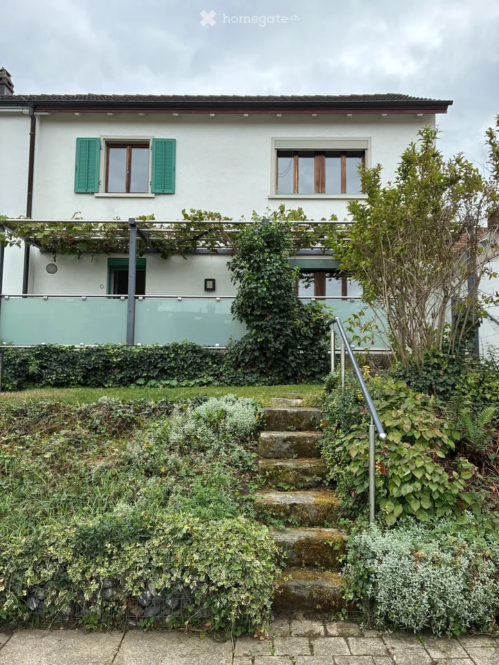 Charmantes 5-Zimmer-Haus mit grossem Garten in ruhigem Familienquartier – Foto 14 von 15