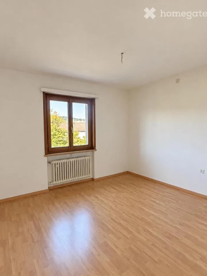 Charmantes 5-Zimmer-Haus mit grossem Garten in ruhigem Familienquartier – Foto 5 von 15