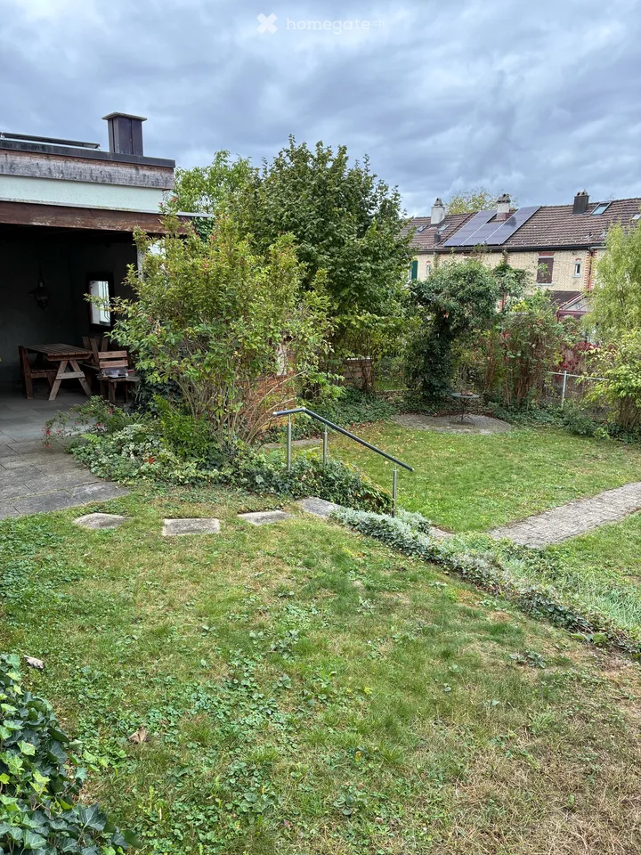 Charmantes 5-Zimmer-Haus mit grossem Garten in ruhigem Familienquartier – Foto 13 von 15