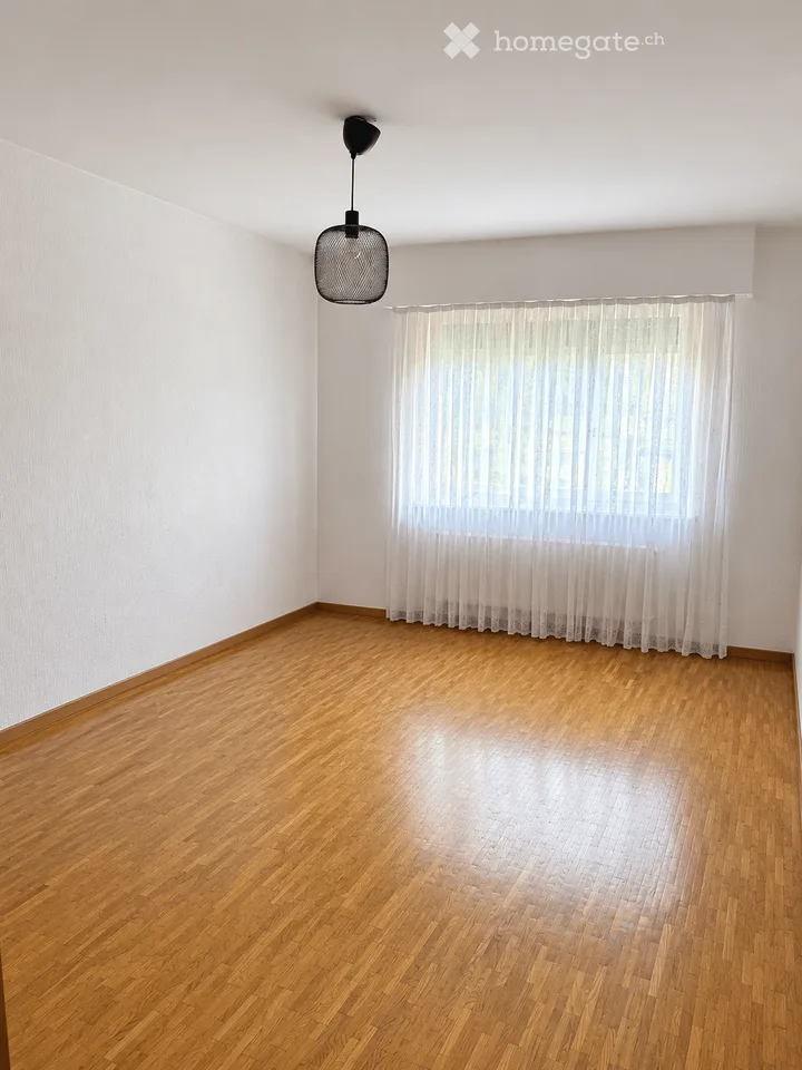 Spacious 4.5-room apartment with 145 m², fireplace, large balcony and 2 covered parking spaces – photo 5 of 5