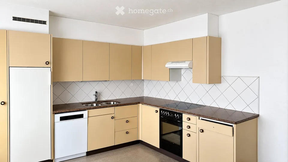 Spacious 4.5-room apartment with 145 m², fireplace, large balcony and 2 covered parking spaces – photo 2 of 5