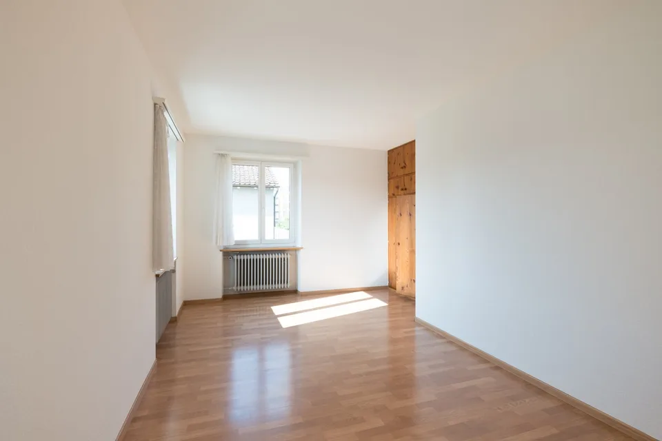 5-Zimmer-Einfamilienhaus 180 m2 in ruhiger Seitenstrasse nähe ÖV – Foto 8 von 11