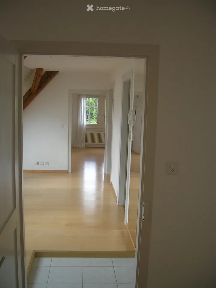 Dachwohnung mit Seesicht im historischen Dorfkern – Foto 3 von 10