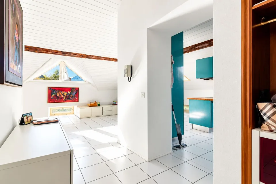 Grosszügige 3.5-Zimmer-Dachwohnung – Foto 4 von 16