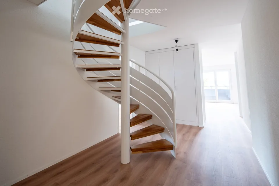 Zentral gelegene helle Maisonette-Wohnung in Wädenswil – Foto 2 von 9