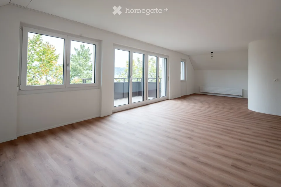 Zentral gelegene helle Maisonette-Wohnung in Wädenswil – Foto 3 von 9