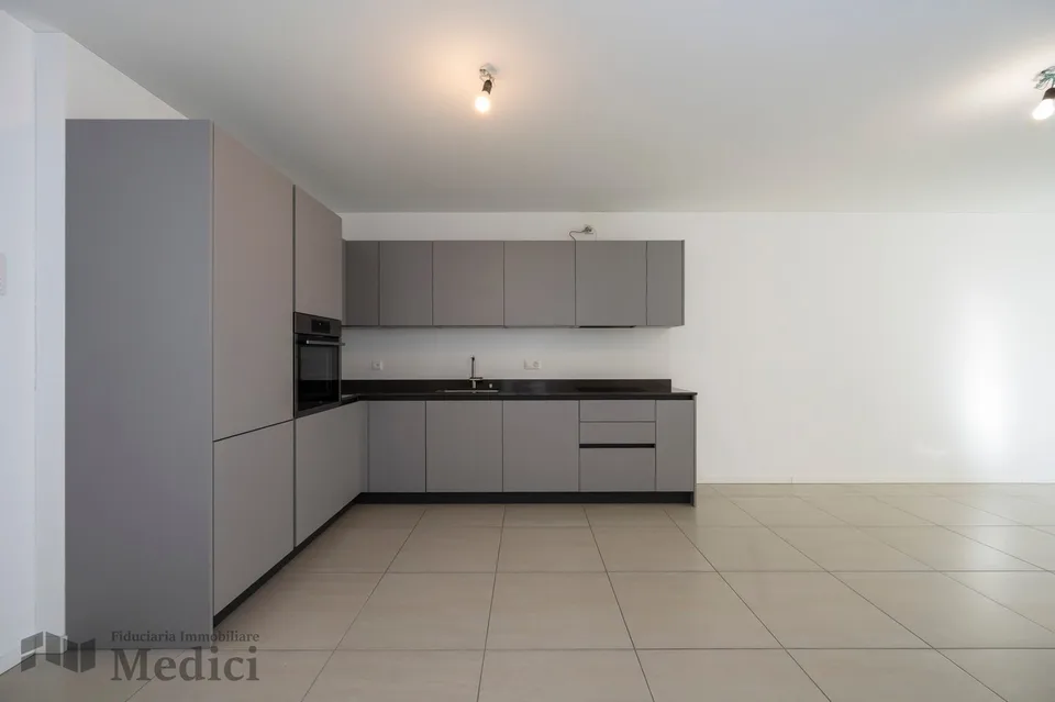 Geräumiges und helles 3.5-Zimmer-Dachgeschoss in strategischer Lage – Foto 2 von 15
