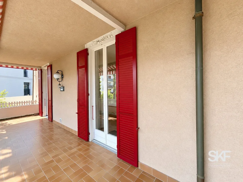 VACALLO - Großzügige 3.5 Zimmer Wohnung mit Terrasse und Kamin – Foto 3 von 11