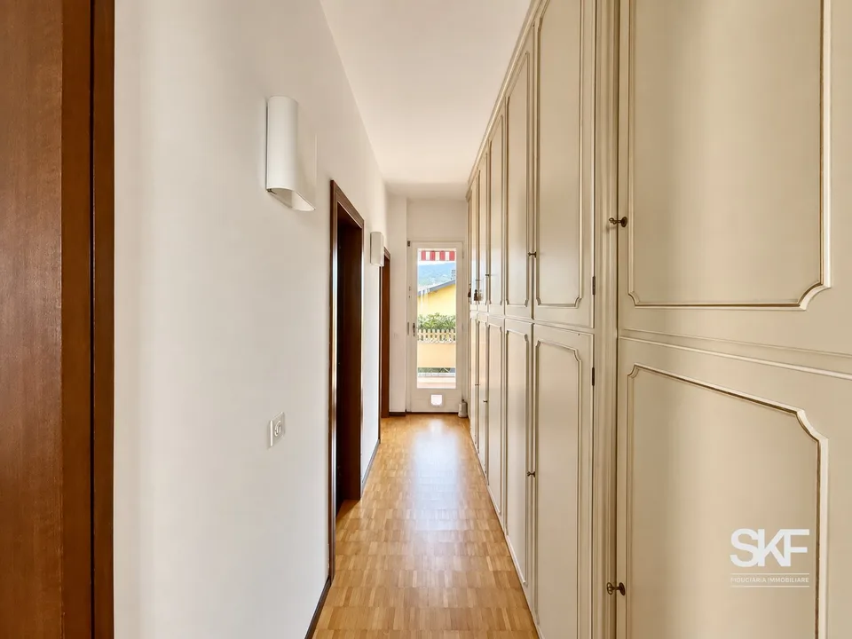 VACALLO - Großzügige 3.5 Zimmer Wohnung mit Terrasse und Kamin – Foto 8 von 11