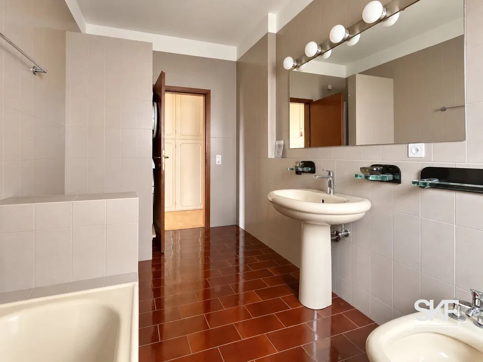 VACALLO - Großzügige 3.5 Zimmer Wohnung mit Terrasse und Kamin – Foto 7 von 11
