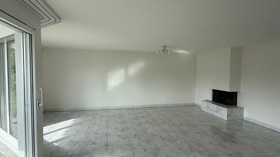 Wohnen im Grünen - grosszügige 3.5-Zimmerwohnung mit Gartensitzplatz – Foto 3 von 8