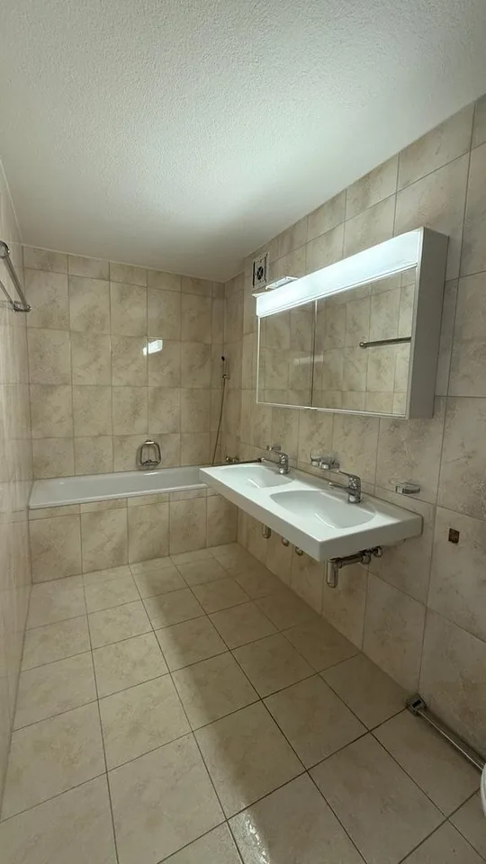 Wohnen im Grünen - grosszügige 3.5-Zimmerwohnung mit Gartensitzplatz – Foto 5 von 8