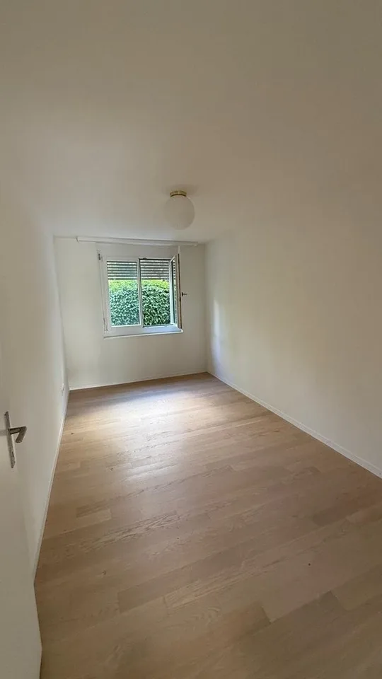 Wohnen im Grünen - grosszügige 3.5-Zimmerwohnung mit Gartensitzplatz – Foto 4 von 8