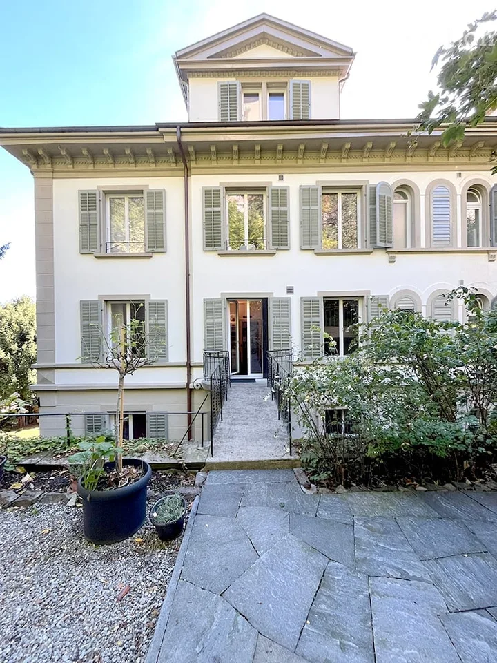 Frisch sanierte Altbauwohnung mit eigenem Garten an bester Stadtlage – Foto 2 von 17