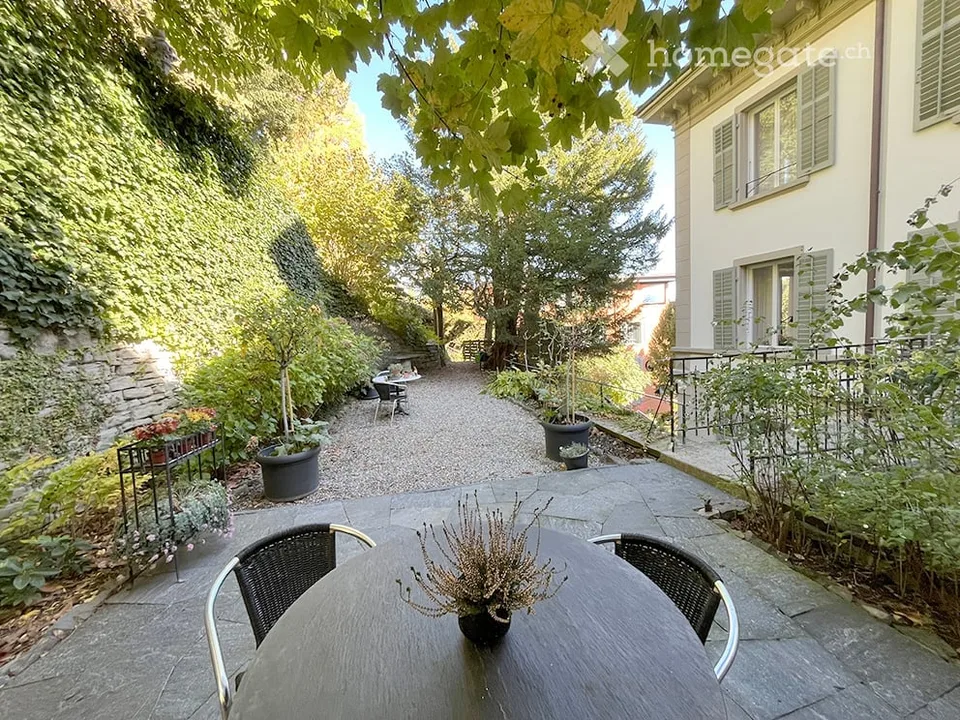 Frisch sanierte Altbauwohnung mit eigenem Garten an bester Stadtlage – Foto 4 von 17