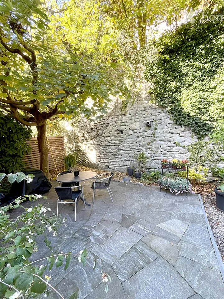 Frisch sanierte Altbauwohnung mit eigenem Garten an bester Stadtlage – Foto 3 von 17