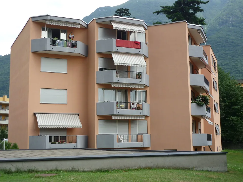 Helles Einzimmerapartment mit Terrasse in Bellinzona – Foto 9 von 10