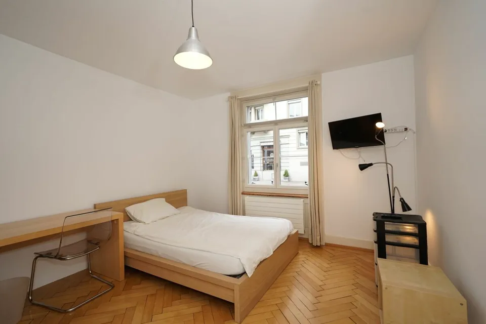 Möbliertes Einzel- oder Doppelzimmer nähe Kreuzplatz – Foto 2 von 8
