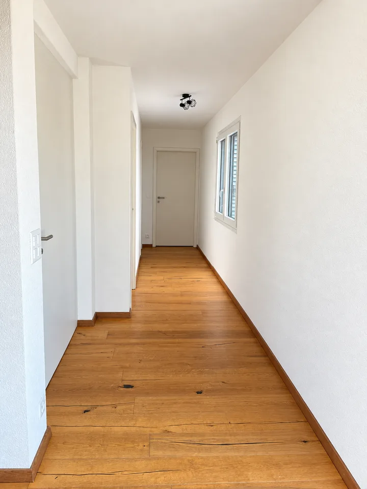 Großzügige Wohnung mit 3 Terrassen und privatem Aufzugzugang in Avenches – Foto 3 von 8