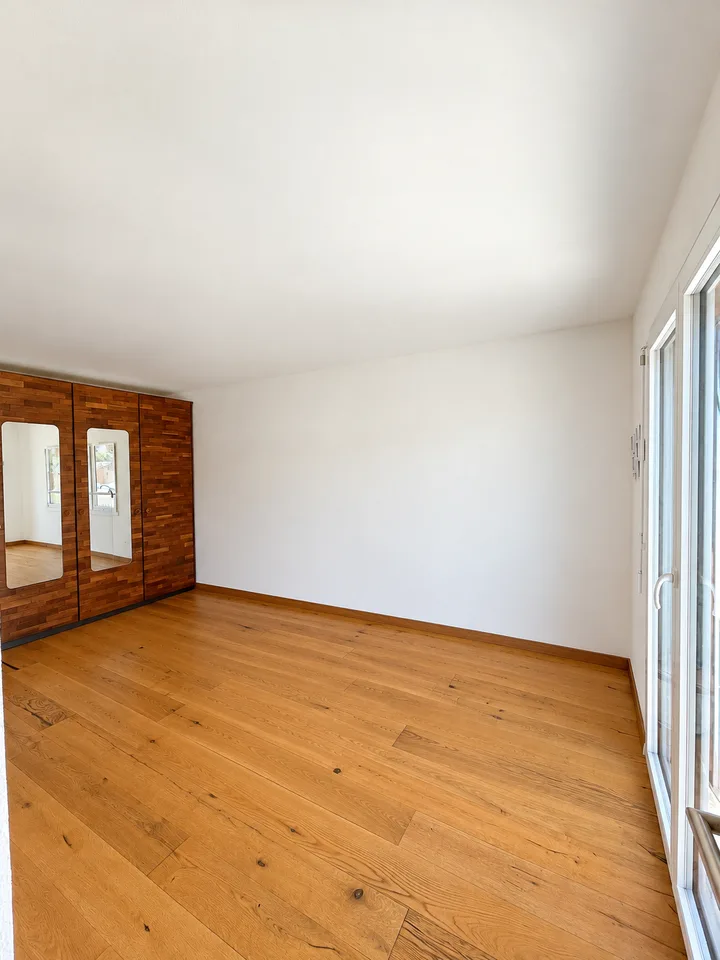 Großzügige Wohnung mit 3 Terrassen und privatem Aufzugzugang in Avenches – Foto 6 von 8
