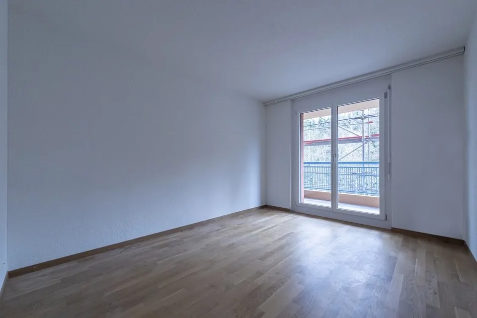 Moderne 4.5-Zimmerwohnung mit Balkon – Foto 4 von 8