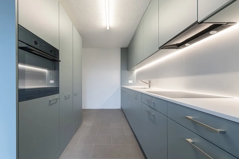 Moderne 4.5-Zimmerwohnung mit Balkon – Foto 6 von 8