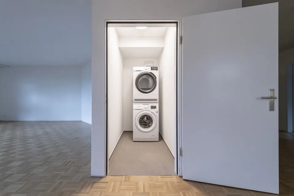 Moderne 4.5-Zimmerwohnung mit Balkon – Foto 7 von 8