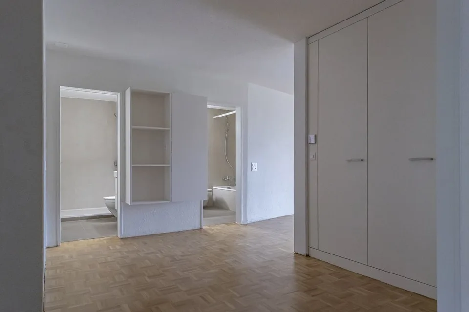 Moderne 4.5-Zimmerwohnung mit Balkon – Foto 2 von 8