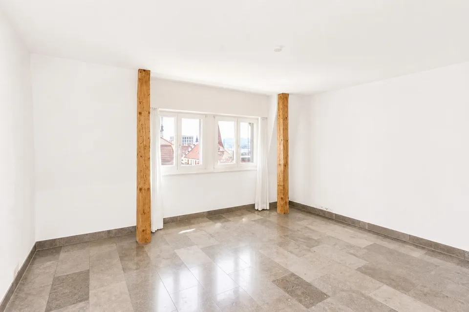 Attraktive 3.5-Zimmer-Dachwohnung mit privater Dachterrasse und Weitblick über Zürich und den Zürichsee – Foto 12 von 13