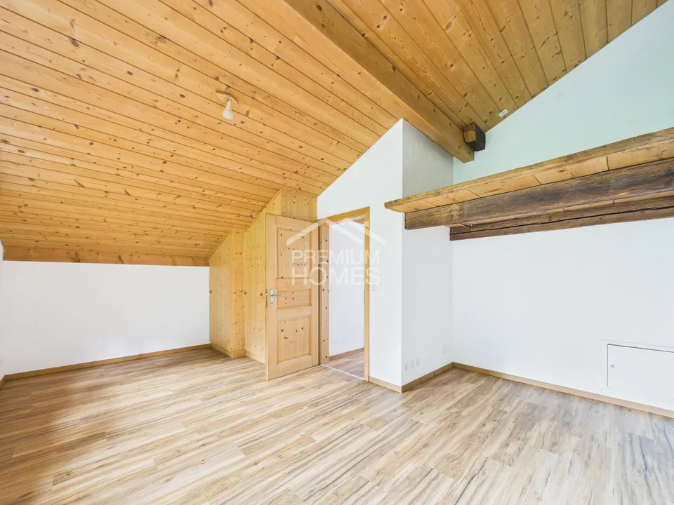 Bergsicht in Wimmis: 2 Parzellen, 3 Wohnungen plus Ausbau – Foto 4 von 9