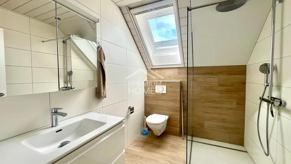 Freistehend, modern und mit traumhaftem Weitblick – Foto 6 von 7