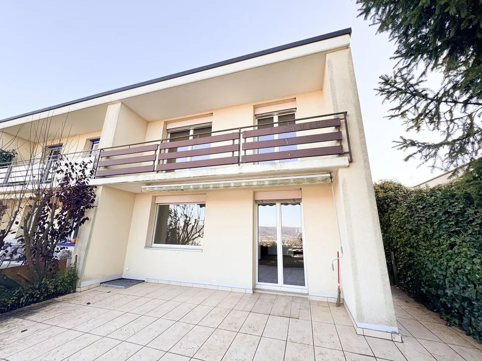 Doppeleinfamilienhaus mit unverbaubarer Panorama-Aussicht