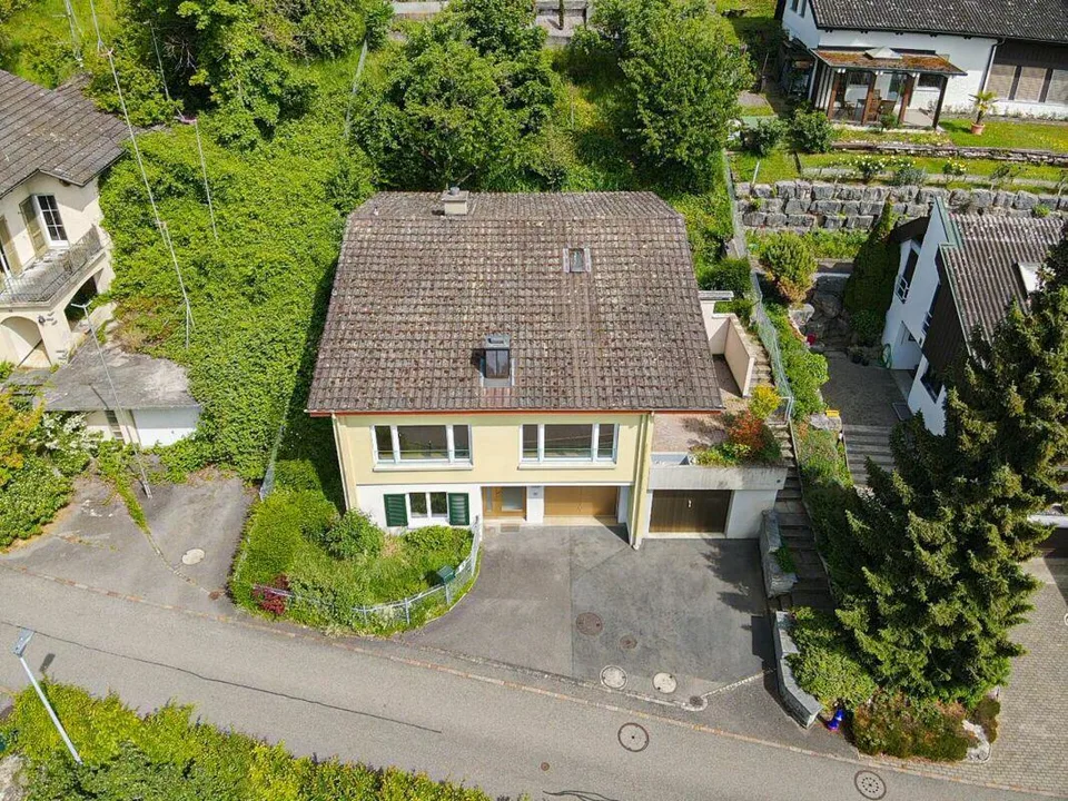 Wohnen mit Weitblick: Charmantes Einfamilienhaus an erhöhter Lage
