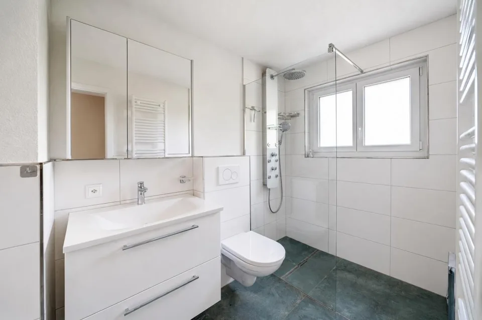 Vivere con vista: Affascinante casa unifamiliare in posizione elevata – foto 12 di 13