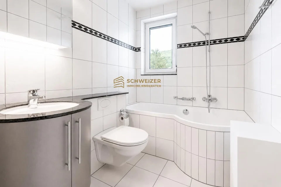 Ruhig wohnen, entspannt leben – helle Wohnung mit Balkon und Garage