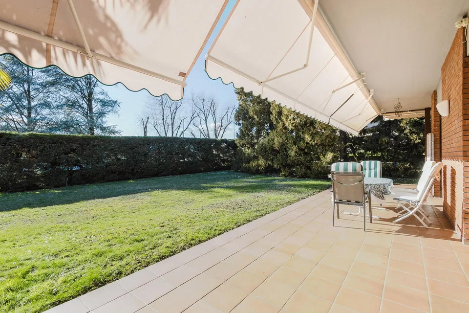 Prächtige Villa inmitten eines eigenen Parks – Foto 17 von 17