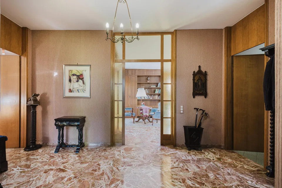 Prächtige Villa inmitten eines eigenen Parks – Foto 11 von 17
