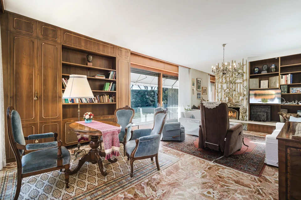 Prächtige Villa inmitten eines eigenen Parks – Foto 6 von 17