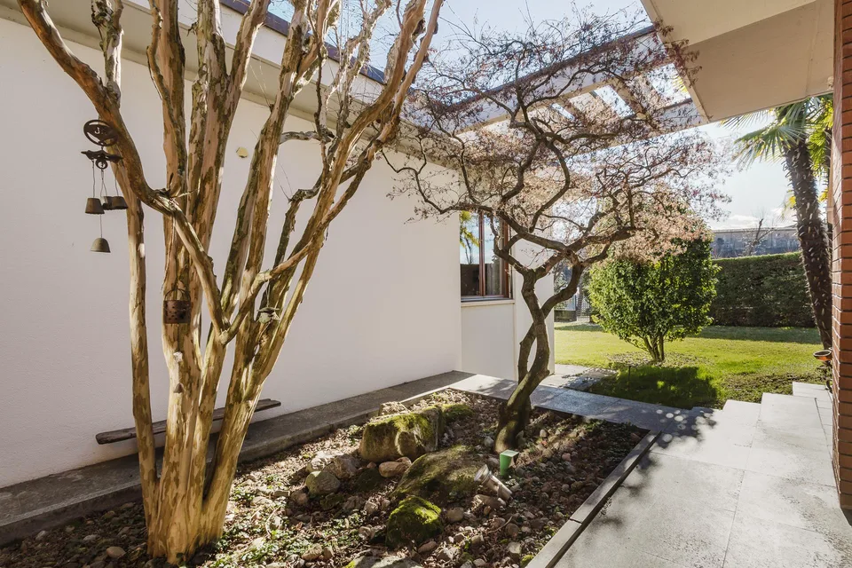 Prächtige Villa inmitten eines eigenen Parks – Foto 15 von 17