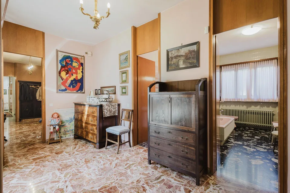 Prächtige Villa inmitten eines eigenen Parks – Foto 7 von 17
