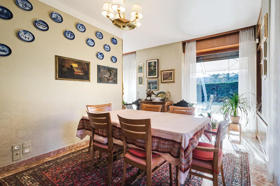 Prächtige Villa inmitten eines eigenen Parks – Foto 8 von 17