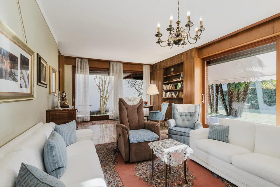 Prächtige Villa inmitten eines eigenen Parks – Foto 9 von 17