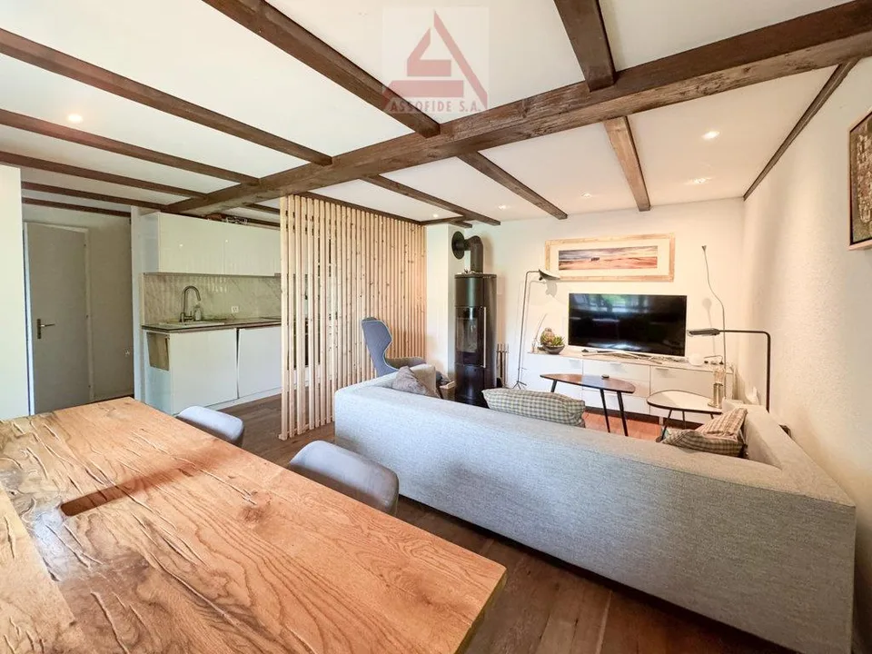 Haus mitten im Grünen / Casa immersa nel verde