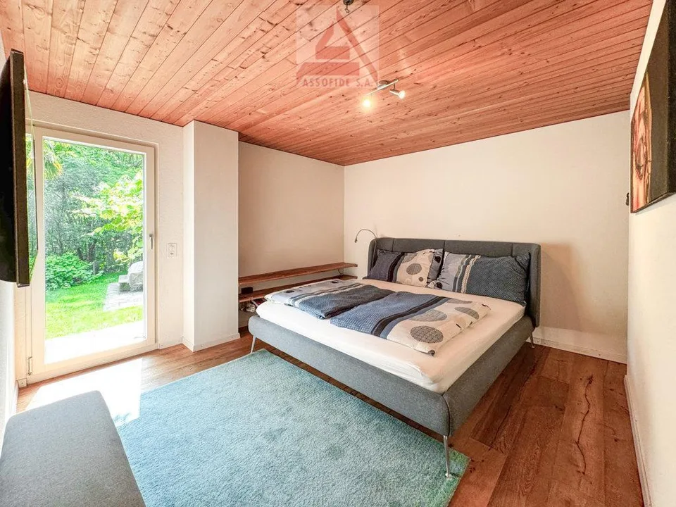 Haus mitten im Grünen / Casa immersa nel verde