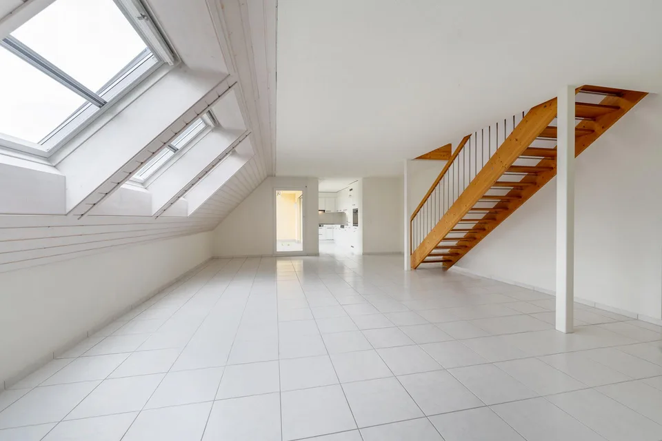 Wohnen auf zwei Ebenen mit Galerie und eigener Loggia