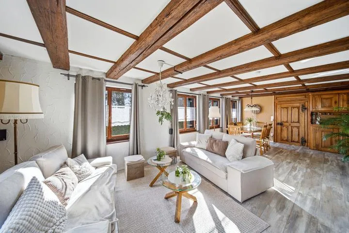SYMBIOSE ENTRE CLASSICISME & CONFORT - MAISON DE 7.5 PIÈCES AVEC APPARTEMENT INDÉPENDANT