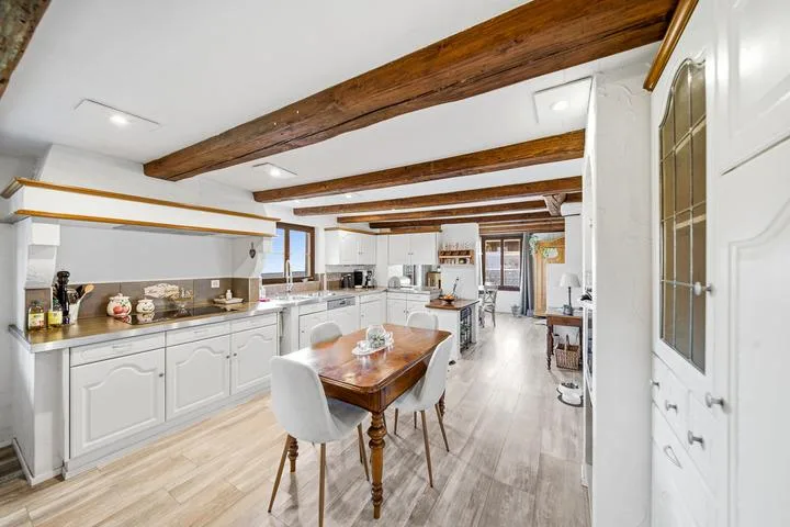 SYMBIOSE ENTRE CLASSICISME & CONFORT - MAISON DE 7.5 PIÈCES AVEC APPARTEMENT INDÉPENDANT