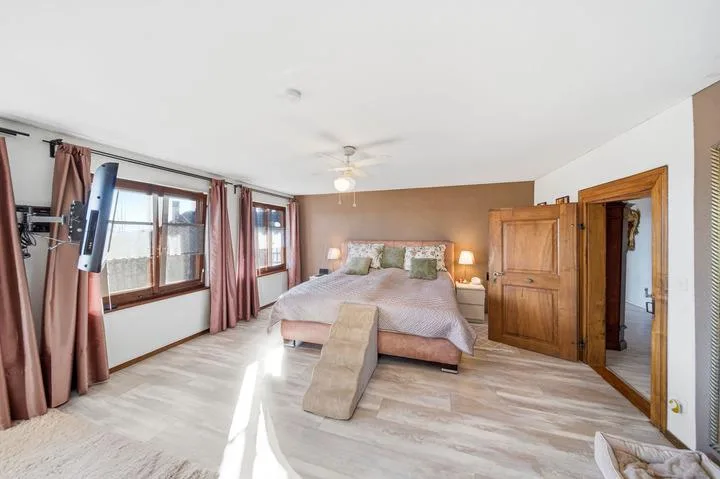 SYMBIOSE ENTRE CLASSICISME & CONFORT - MAISON DE 7.5 PIÈCES AVEC APPARTEMENT INDÉPENDANT